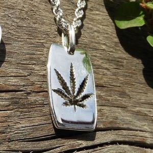 FLASH SALE 🔥🔥. 🆕 Gennifer m necklace silver cannabis